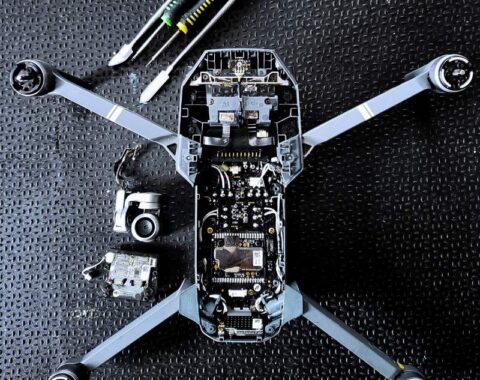 Aula de manutenção de drones em São Paulo